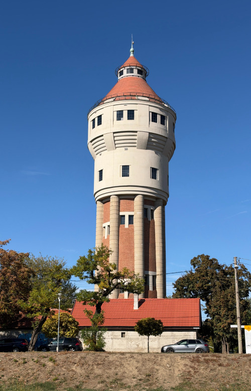 Fabric Water Tower in the present-day photograph published by Andrei
